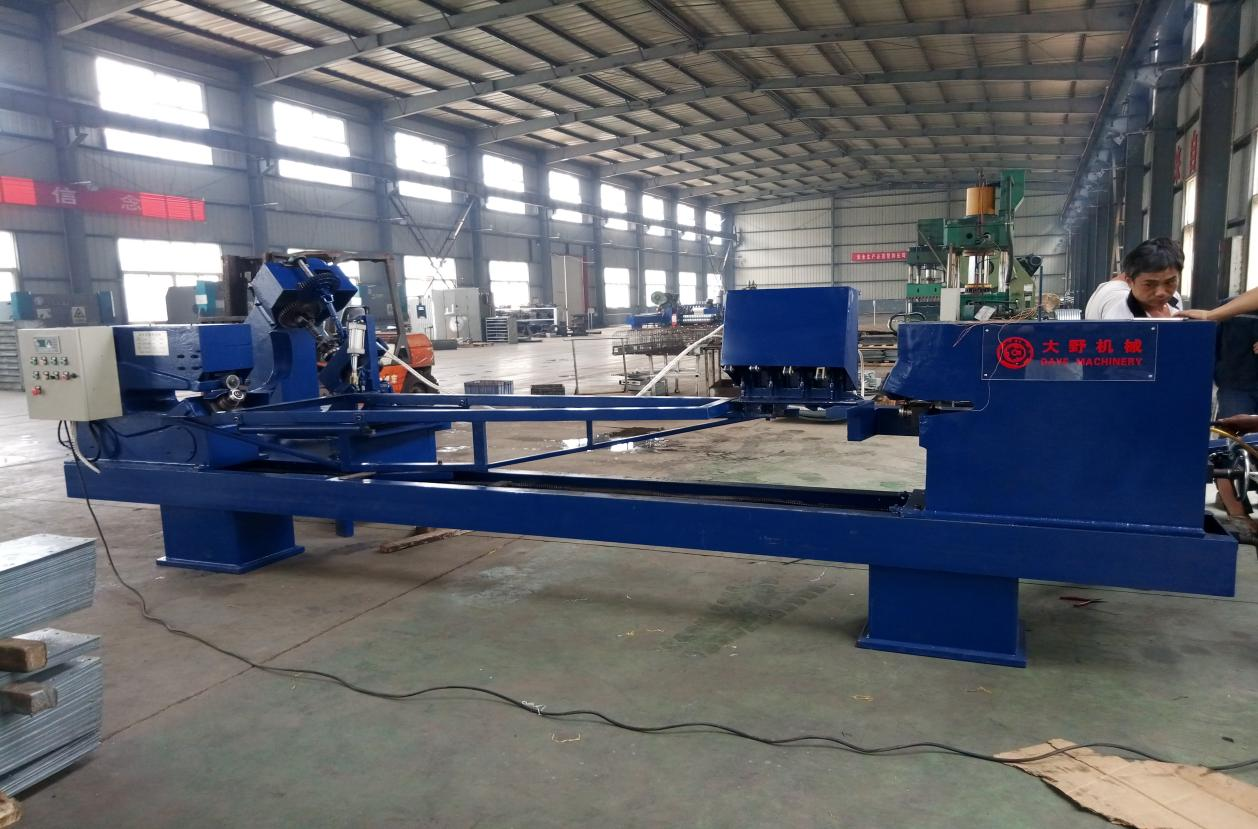 新鄉(xiāng)市大野機(jī)械制造有限公司對(duì)料塔扇形彎邊機(jī)的開(kāi)發(fā)研制，升級(jí)換代的變化。